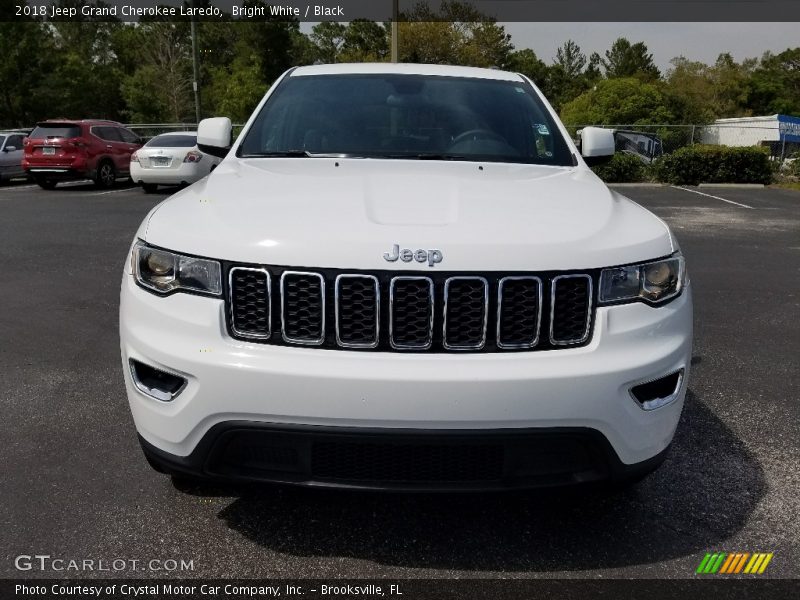 Bright White / Black 2018 Jeep Grand Cherokee Laredo
