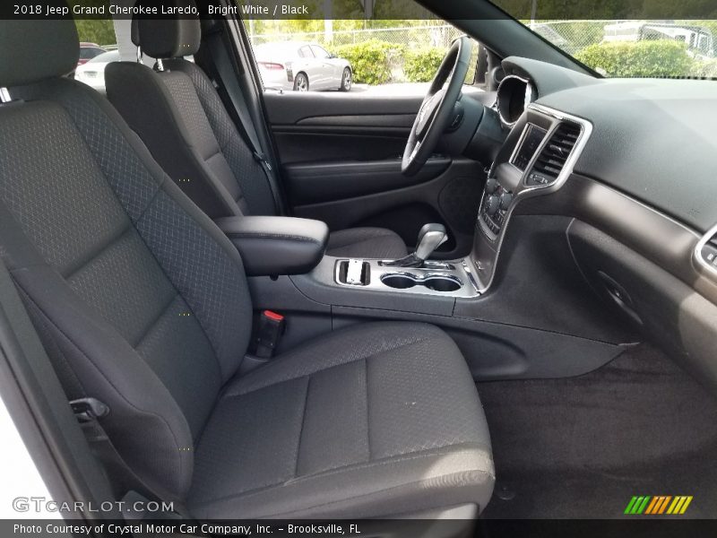 Bright White / Black 2018 Jeep Grand Cherokee Laredo