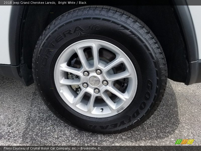 Bright White / Black 2018 Jeep Grand Cherokee Laredo