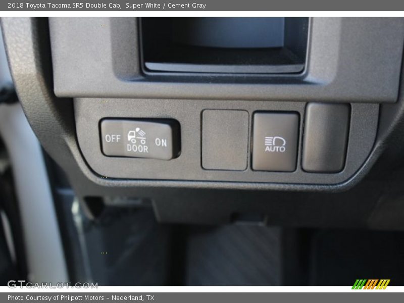 Super White / Cement Gray 2018 Toyota Tacoma SR5 Double Cab