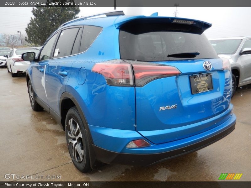 Electric Storm Blue / Black 2018 Toyota RAV4 LE