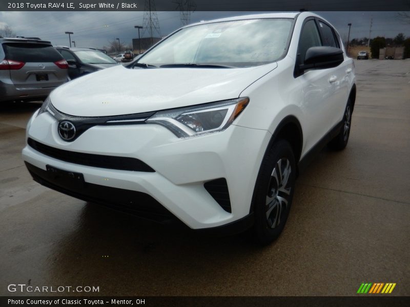 Super White / Black 2018 Toyota RAV4 LE