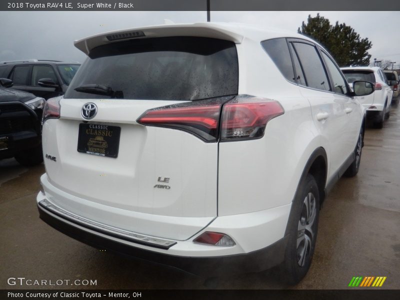 Super White / Black 2018 Toyota RAV4 LE