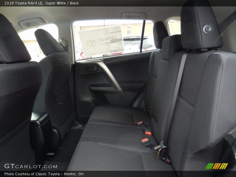 Super White / Black 2018 Toyota RAV4 LE