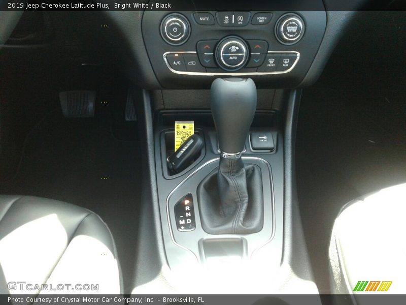 Bright White / Black 2019 Jeep Cherokee Latitude Plus