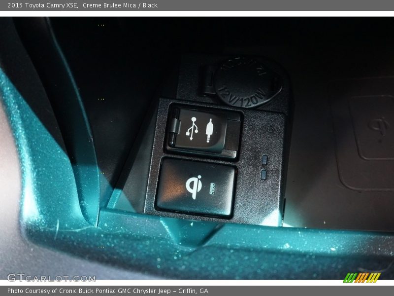 Creme Brulee Mica / Black 2015 Toyota Camry XSE