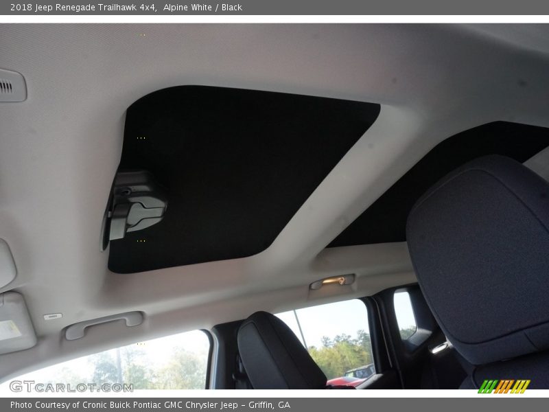 Alpine White / Black 2018 Jeep Renegade Trailhawk 4x4