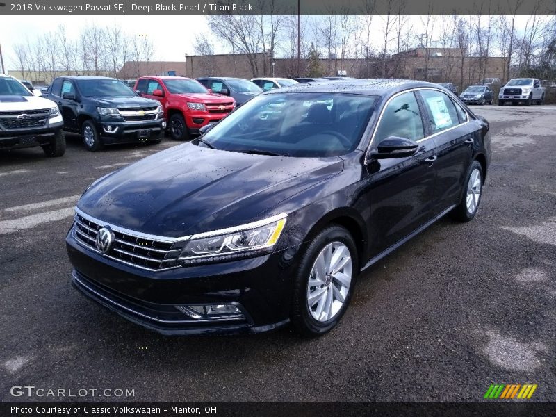 Deep Black Pearl / Titan Black 2018 Volkswagen Passat SE
