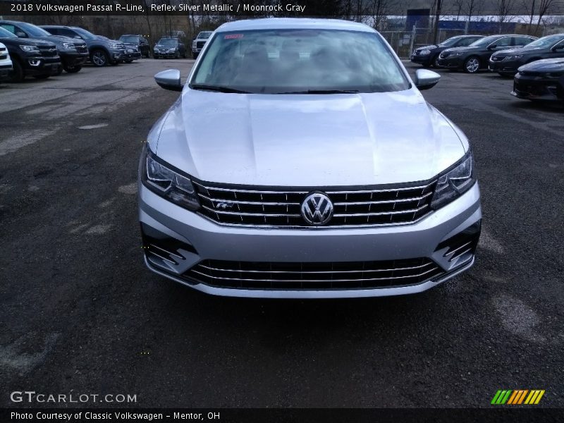 Reflex Silver Metallic / Moonrock Gray 2018 Volkswagen Passat R-Line