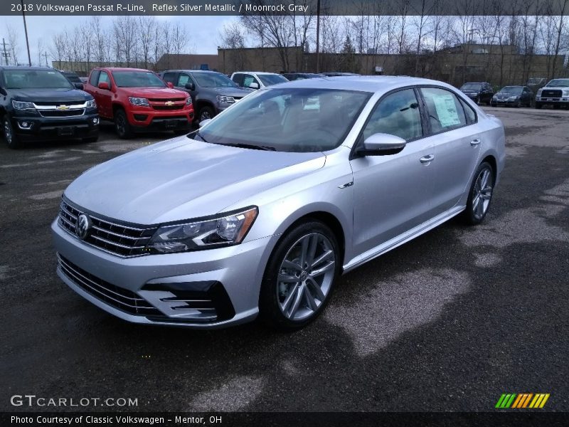 Front 3/4 View of 2018 Passat R-Line
