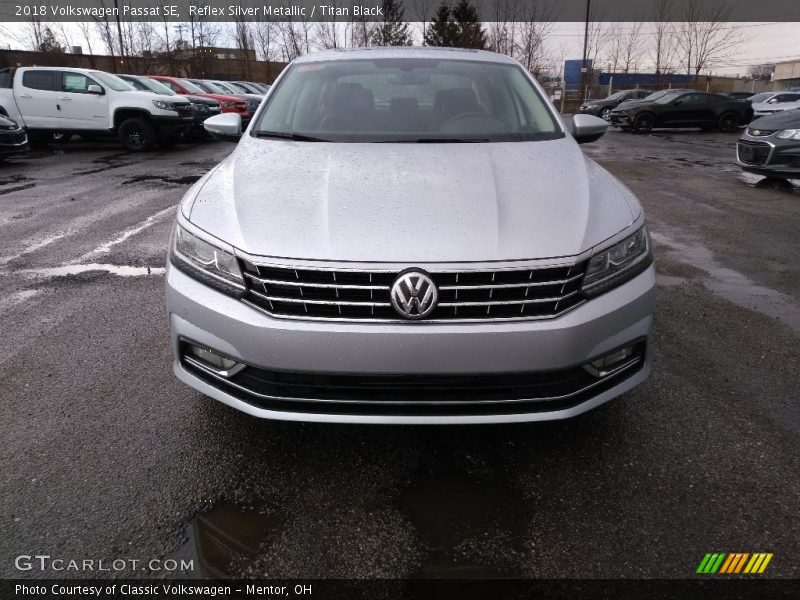 Reflex Silver Metallic / Titan Black 2018 Volkswagen Passat SE