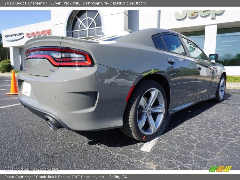Destroyer Gray / Black/Houndstooth 2018 Dodge Charger R/T Super Track Pak