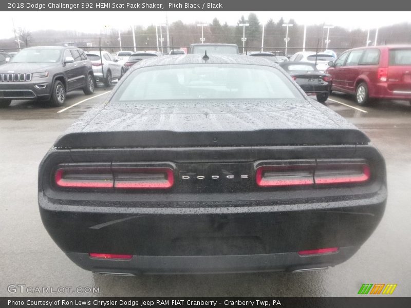 Pitch Black / Black 2018 Dodge Challenger 392 HEMI Scat Pack Shaker