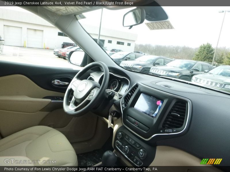 Velvet Red Pearl / Black/Light Frost Beige 2019 Jeep Cherokee Latitude 4x4