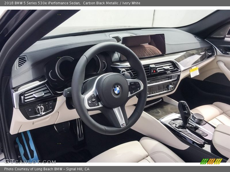 Carbon Black Metallic / Ivory White 2018 BMW 5 Series 530e iPerfomance Sedan