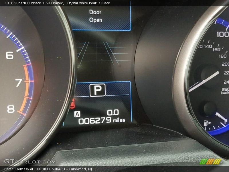 Crystal White Pearl / Black 2018 Subaru Outback 3.6R Limited