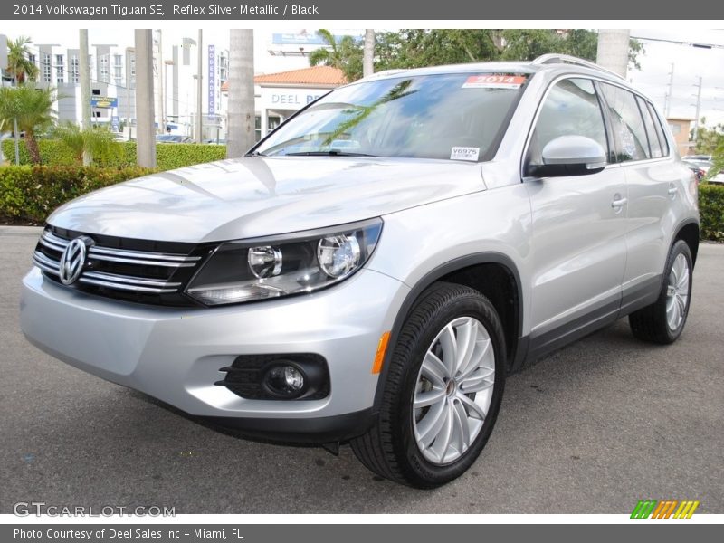 Reflex Silver Metallic / Black 2014 Volkswagen Tiguan SE