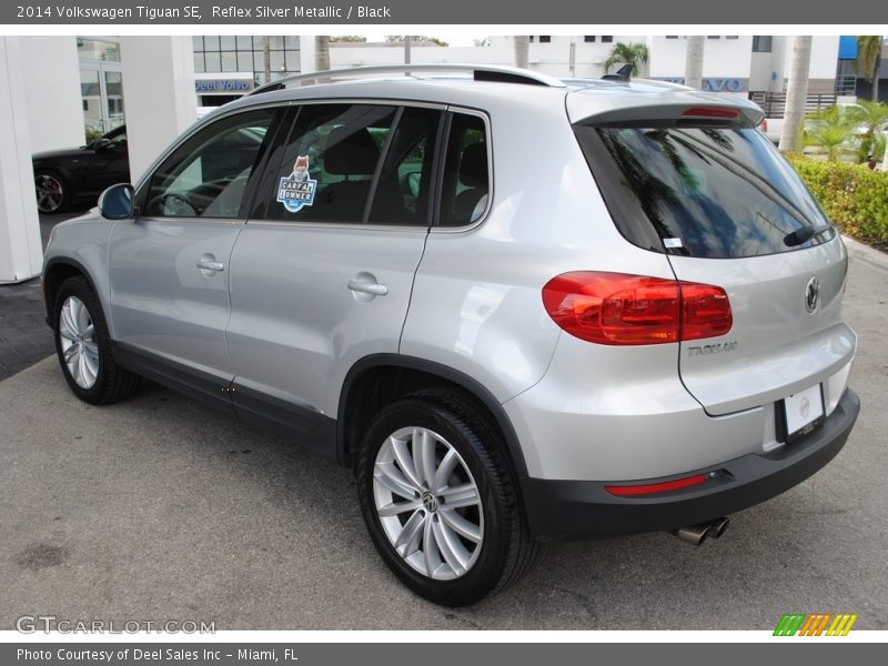Reflex Silver Metallic / Black 2014 Volkswagen Tiguan SE
