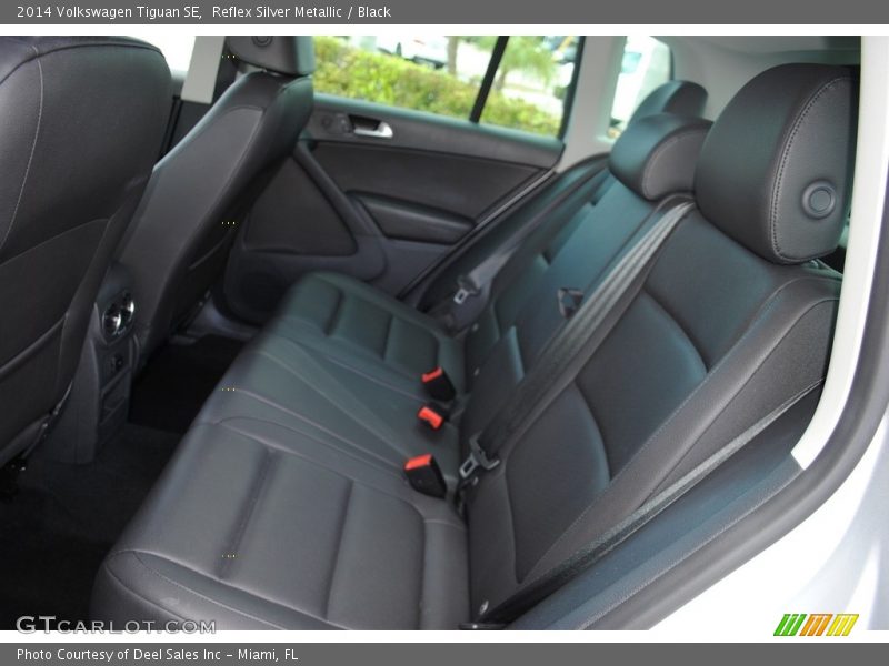 Reflex Silver Metallic / Black 2014 Volkswagen Tiguan SE