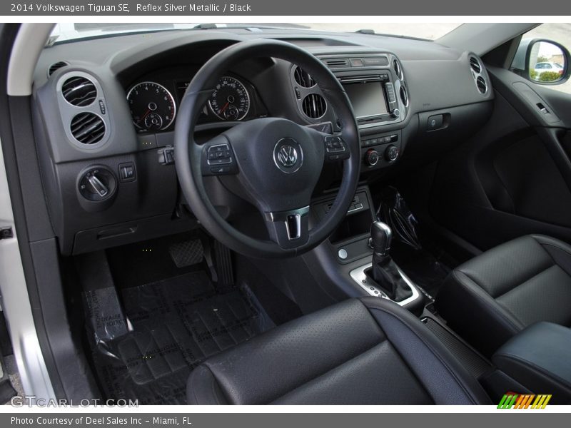 Reflex Silver Metallic / Black 2014 Volkswagen Tiguan SE