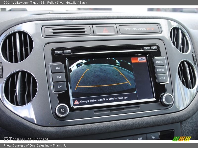 Reflex Silver Metallic / Black 2014 Volkswagen Tiguan SE