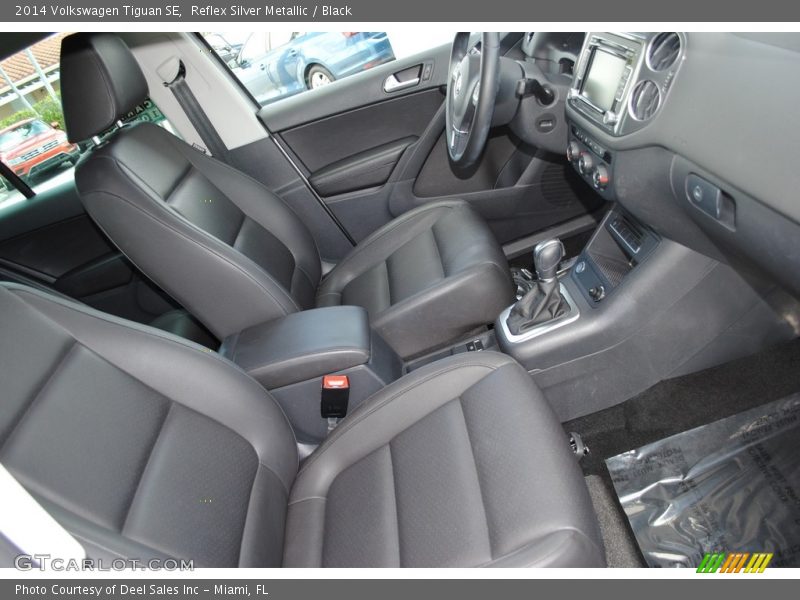 Reflex Silver Metallic / Black 2014 Volkswagen Tiguan SE