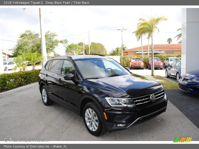 Deep Black Pearl / Titan Black 2018 Volkswagen Tiguan S
