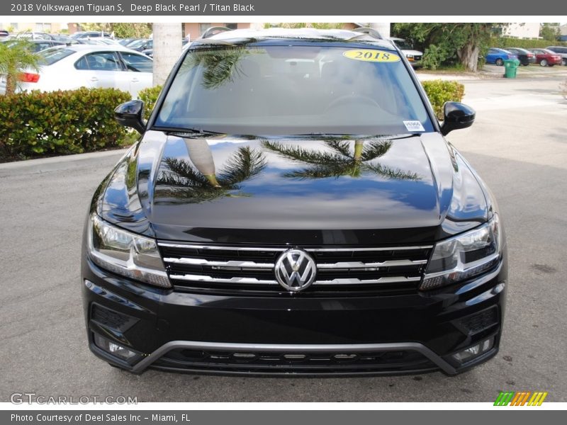 Deep Black Pearl / Titan Black 2018 Volkswagen Tiguan S