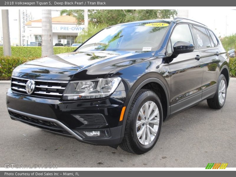Deep Black Pearl / Titan Black 2018 Volkswagen Tiguan S