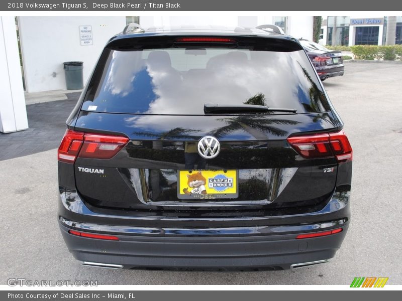 Deep Black Pearl / Titan Black 2018 Volkswagen Tiguan S