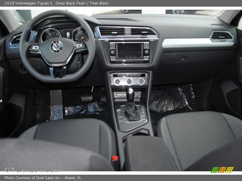 Deep Black Pearl / Titan Black 2018 Volkswagen Tiguan S