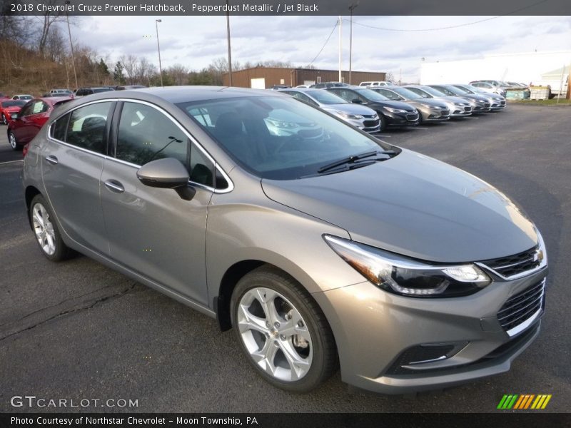 Pepperdust Metallic / Jet Black 2018 Chevrolet Cruze Premier Hatchback