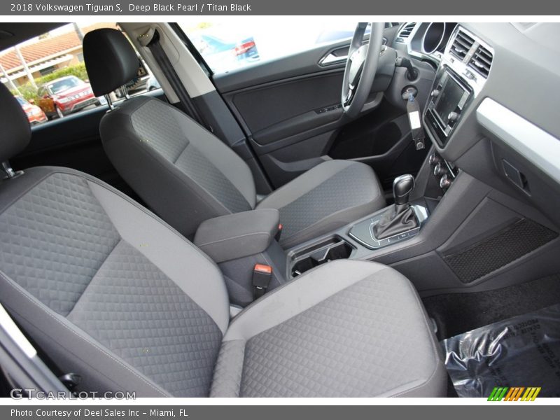 Deep Black Pearl / Titan Black 2018 Volkswagen Tiguan S