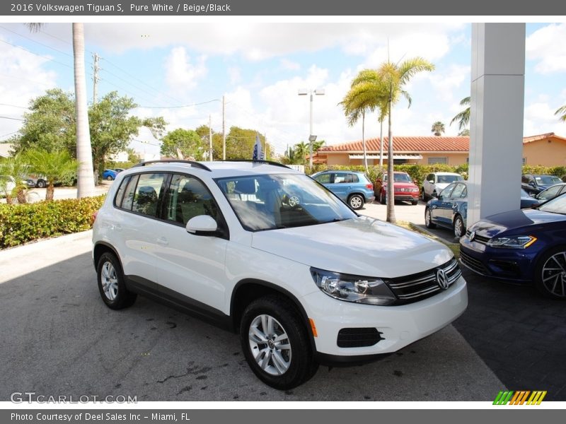 Pure White / Beige/Black 2016 Volkswagen Tiguan S