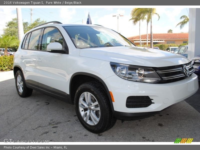 Pure White / Beige/Black 2016 Volkswagen Tiguan S