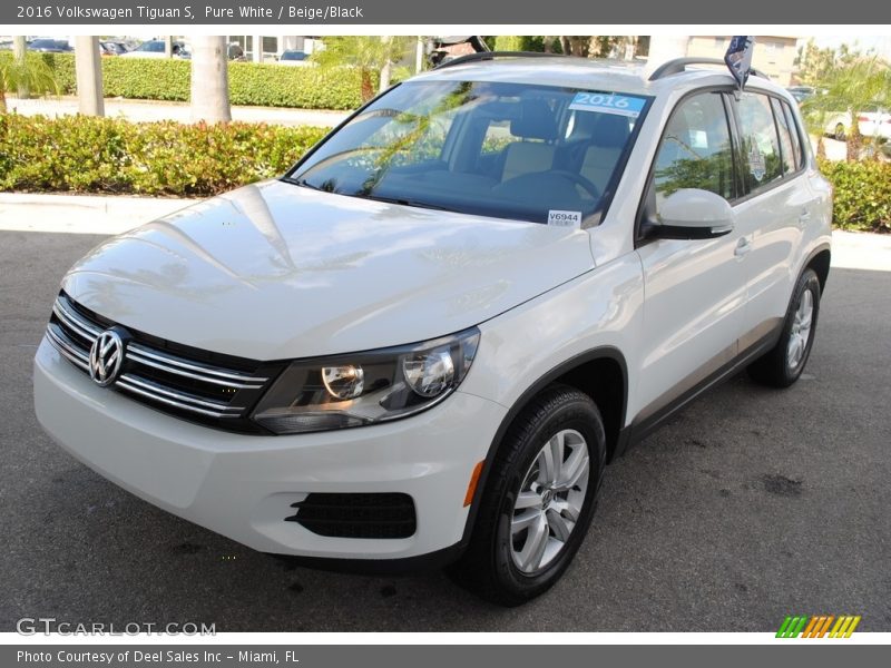 Pure White / Beige/Black 2016 Volkswagen Tiguan S