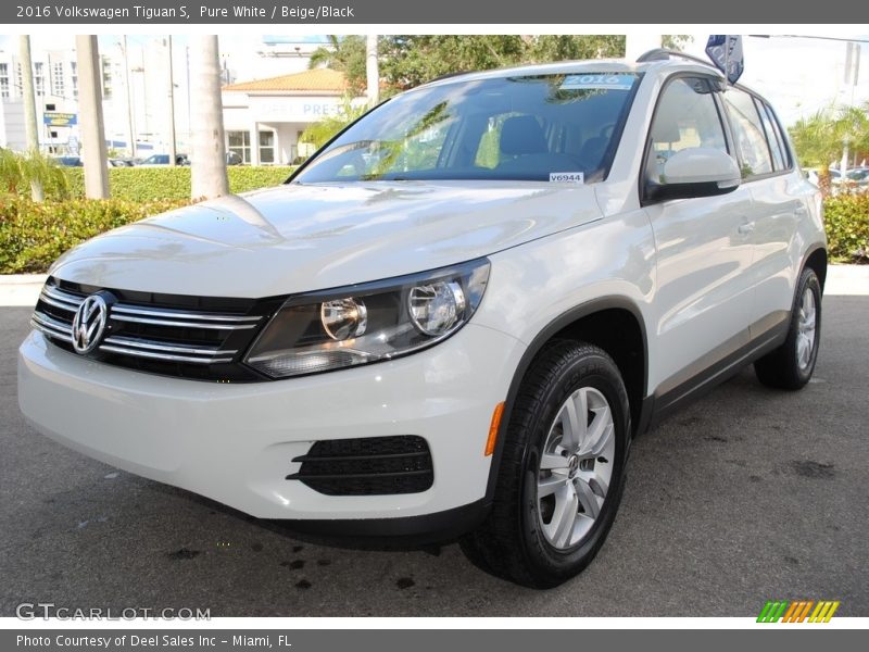 Pure White / Beige/Black 2016 Volkswagen Tiguan S
