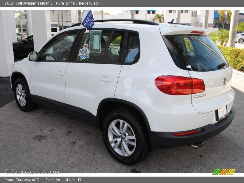 Pure White / Beige/Black 2016 Volkswagen Tiguan S