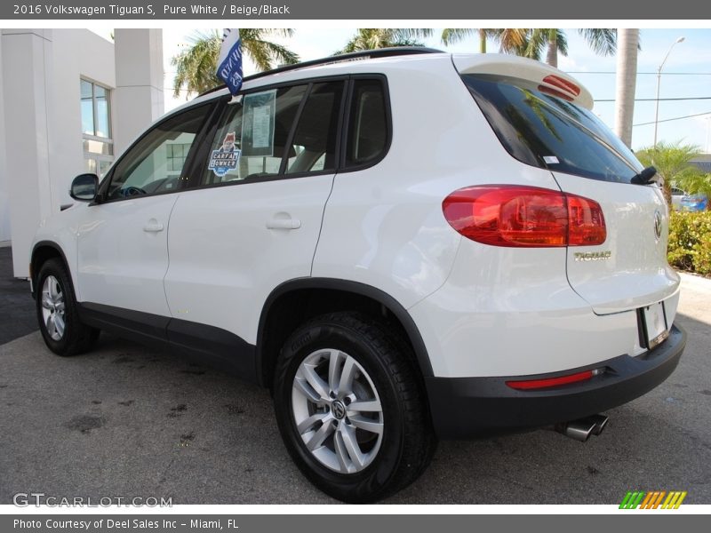 Pure White / Beige/Black 2016 Volkswagen Tiguan S
