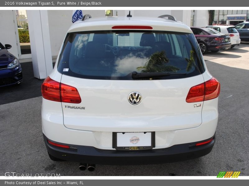 Pure White / Beige/Black 2016 Volkswagen Tiguan S