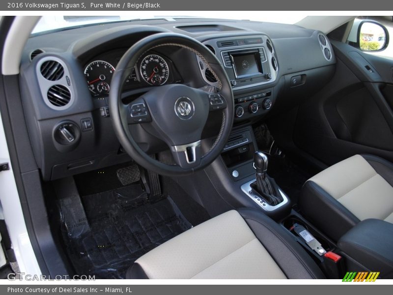 Pure White / Beige/Black 2016 Volkswagen Tiguan S