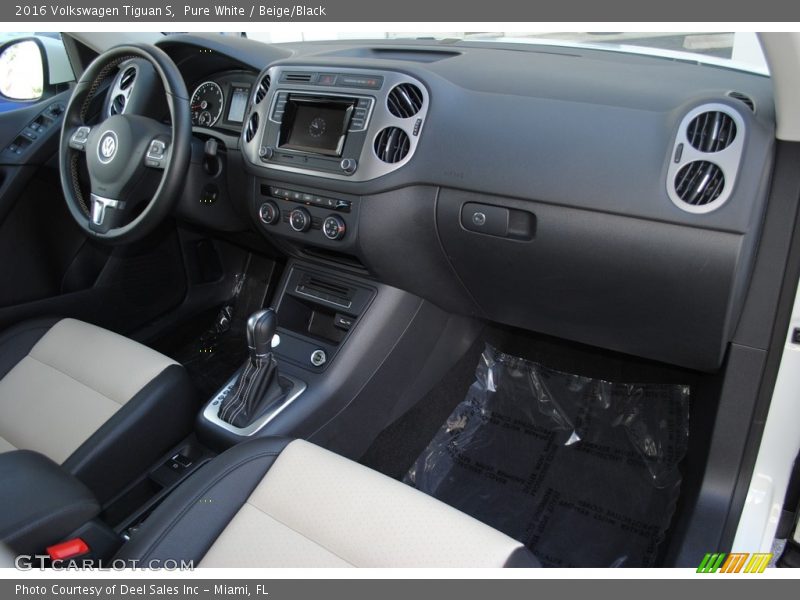 Pure White / Beige/Black 2016 Volkswagen Tiguan S
