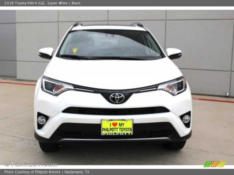 Super White / Black 2018 Toyota RAV4 XLE