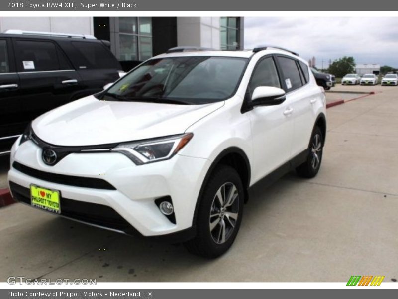 Super White / Black 2018 Toyota RAV4 XLE