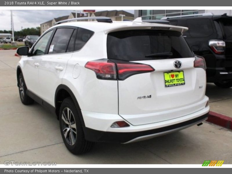 Super White / Black 2018 Toyota RAV4 XLE