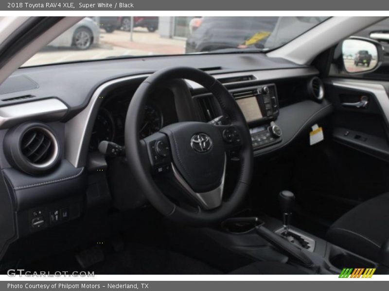 Super White / Black 2018 Toyota RAV4 XLE