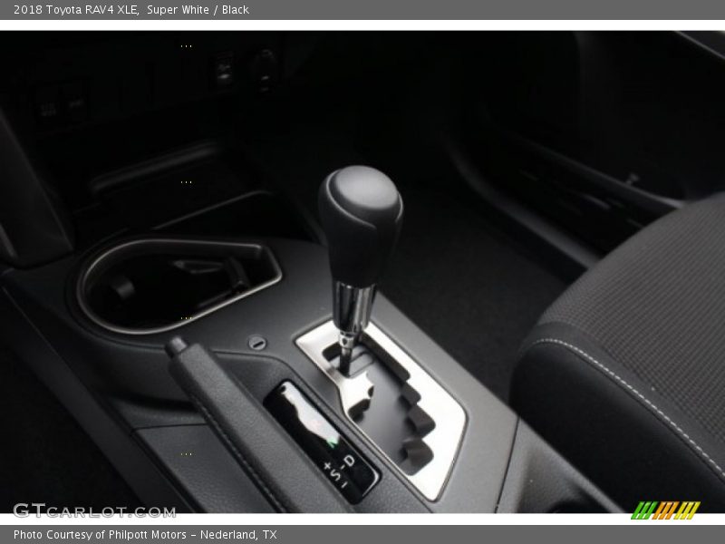 Super White / Black 2018 Toyota RAV4 XLE