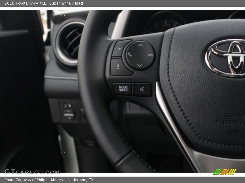 Super White / Black 2018 Toyota RAV4 XLE