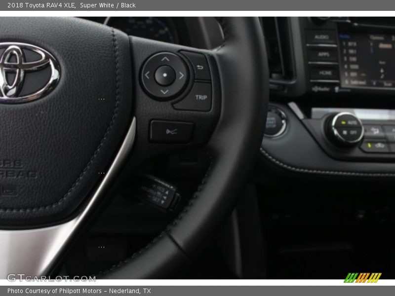 Super White / Black 2018 Toyota RAV4 XLE