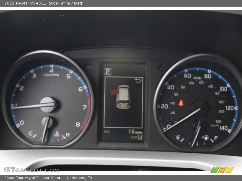 Super White / Black 2018 Toyota RAV4 XLE